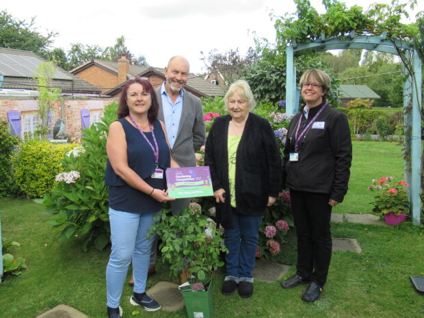 Mary Griffiths Best Garden Winner Group Picture 3