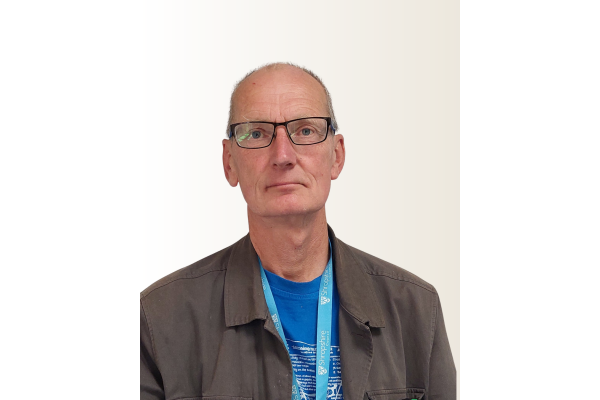 Duncan Beige Background